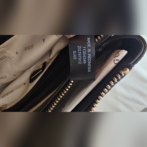 GUESS Noelle triple compartment faux-leather women's small crossbody bag - Black - Picture 12 of 13